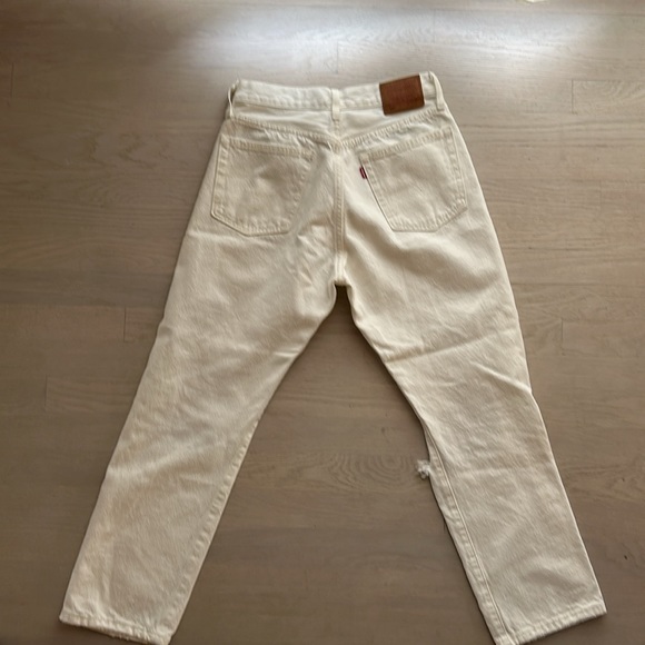 Levi’s 501 distressed cream colored size 27 jeans lightly worn - Picture 5 of 8